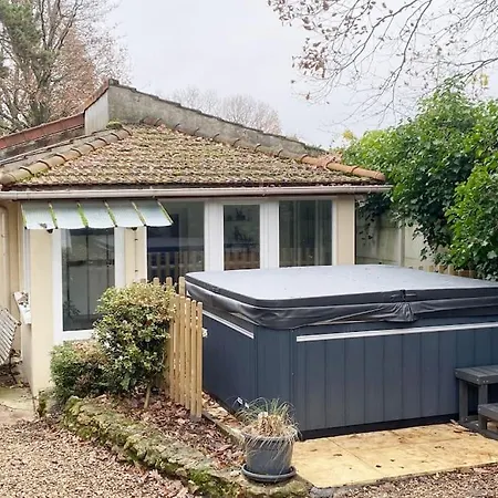 Holiday home Maison Avec Jardin Et Jacuzzi Proche Polytechnique Palaiseau