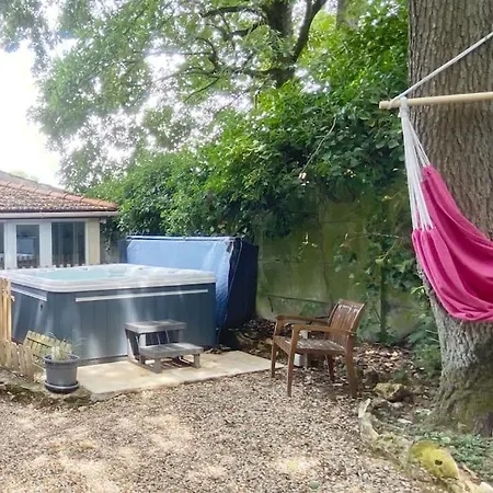 Holiday home Maison Avec Jardin Et Jacuzzi Proche Polytechnique *