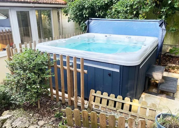 Maison Avec Jardin Et Jacuzzi Proche Polytechnique بيت للعطل